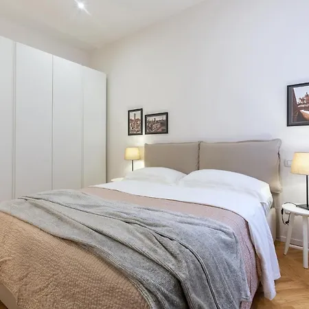 Piazza Del Nettuno Apartment