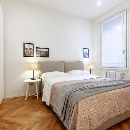 Piazza Del Nettuno Apartment *